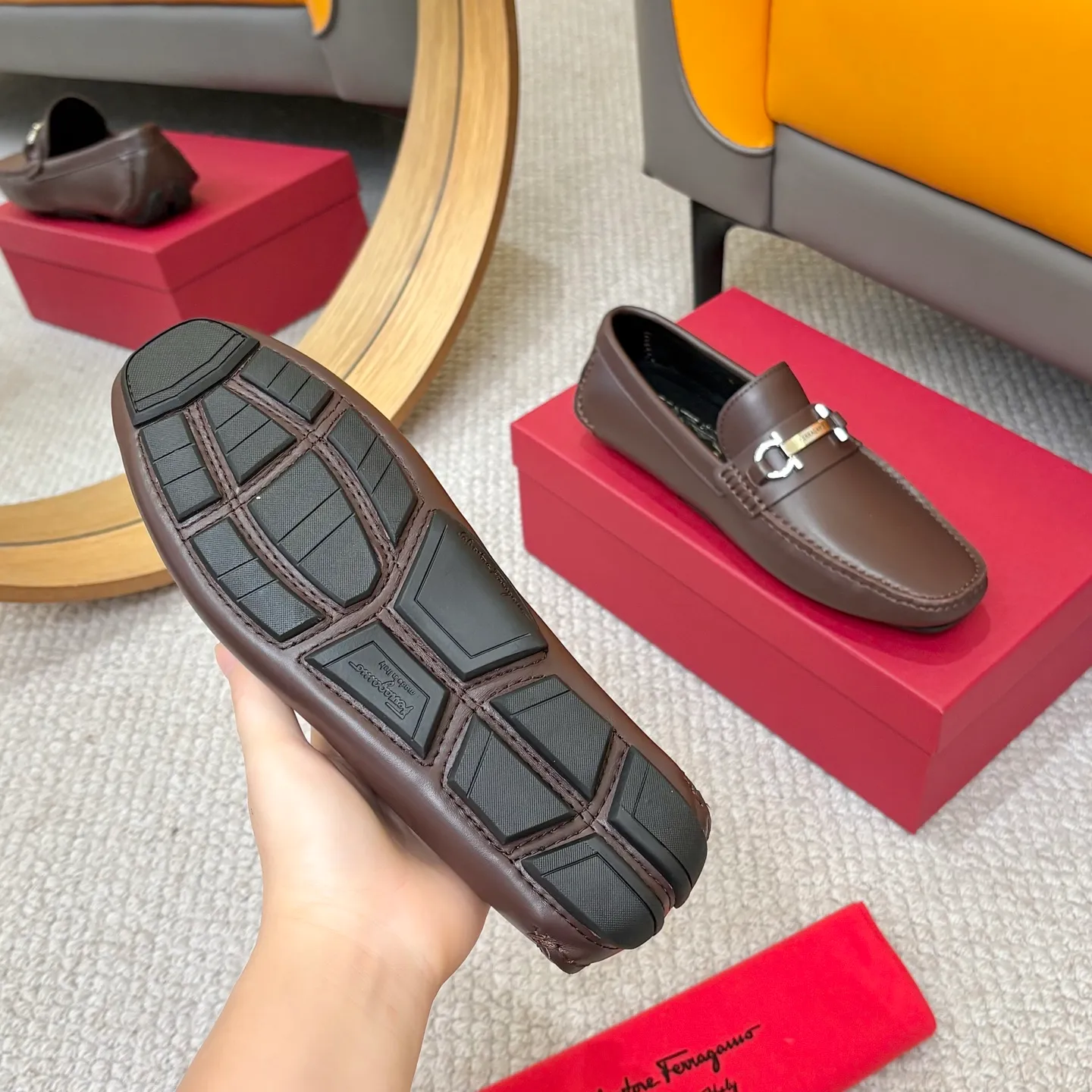 Men's men's shoes 💰420 (Yangli) Ferragamo 〰Ferragamo 2⃣️0⃣️2⃣️5️⃣ New series 👊🏻 Upper 🇮🇹 Italian imported calfskin, original outsole molding. Water-dyed sheepskin lining. The identity of every successful man is set off, and the upper and lower shoes are elegant and stable🚶🏻🚶🏻The high-end custom counter original replica is an eternal classic🔍️Number of codes: 38-46 with counter packaging